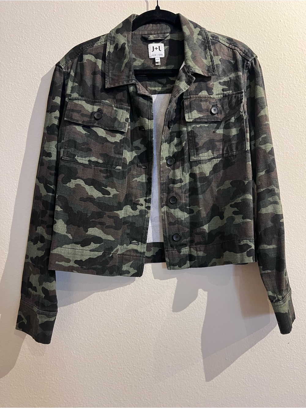 John + Jenn Camo Utility Jacket Women’s Medium Button Front Military Cropped